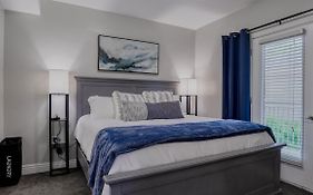 Downtown, King Bed, Fast Wifi!